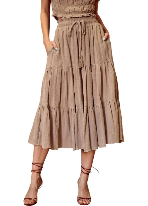 Women's Frayed Hem SkirtsTiered Midi Skirt In Dark Latte