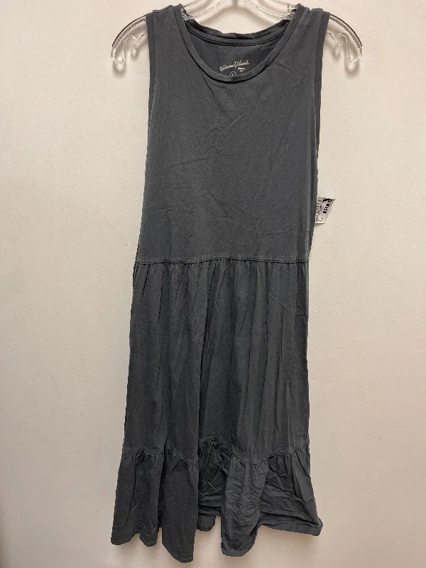 Women's Tiered DressesDress Casual Maxi By Universal Thread In Grey, Size: M