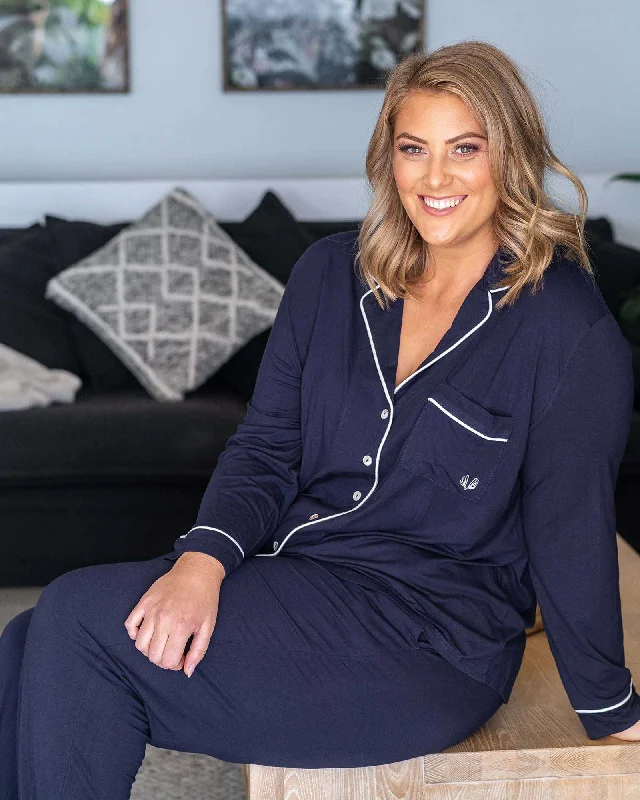 women's pajamas with a blend of comfort, style, and functionalityManor Curve PJ Set | Navy